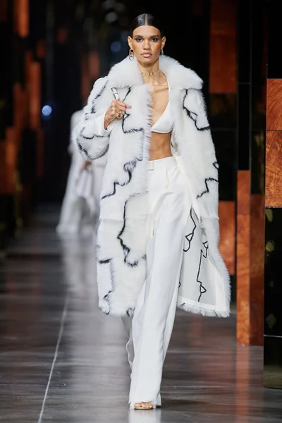 Look 3